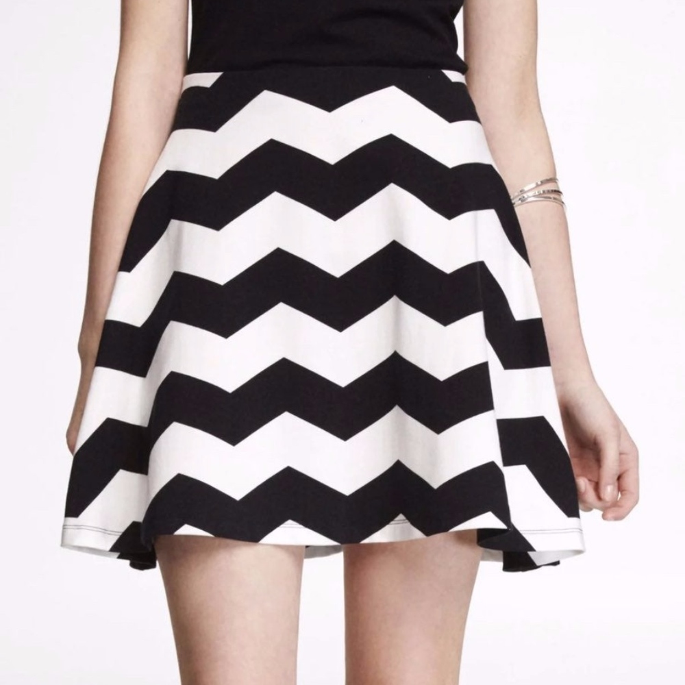 EXPRESS FIT AND FLARE SKIRT SIZE XS